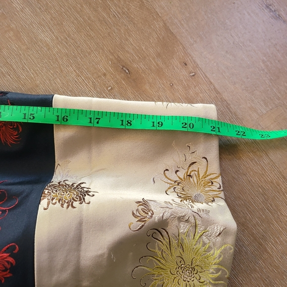 Chinese Reversible Robe Black with Red Details - Picture 10 of 10